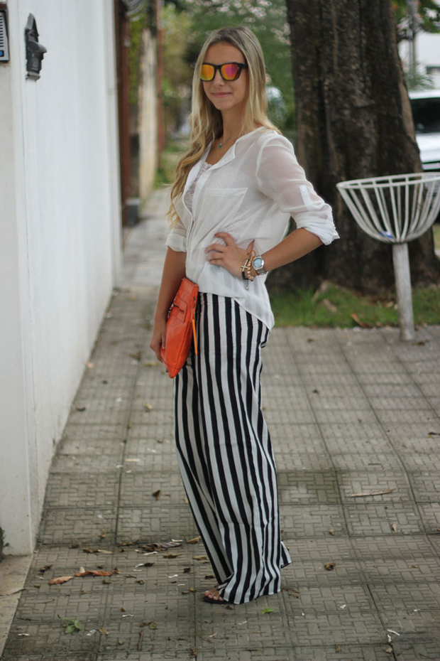 look-da-onca-striped-pants-zara-calca-listrada-listras-preto-e-branco-black-and-white-stripes-westward-leanning-orange-tendencia-listras-camisa-branca-bolsa-laranja-oculos-espelhados-laranja_TRATADO