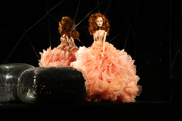 marionete_fause_haten_desfile_TRATADO